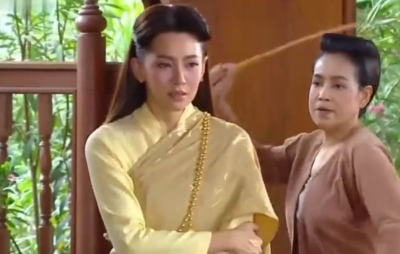 天生一对:因打架事件,女主被家法处置,仆人护主忠心耿耿,影视,家庭,好看视频