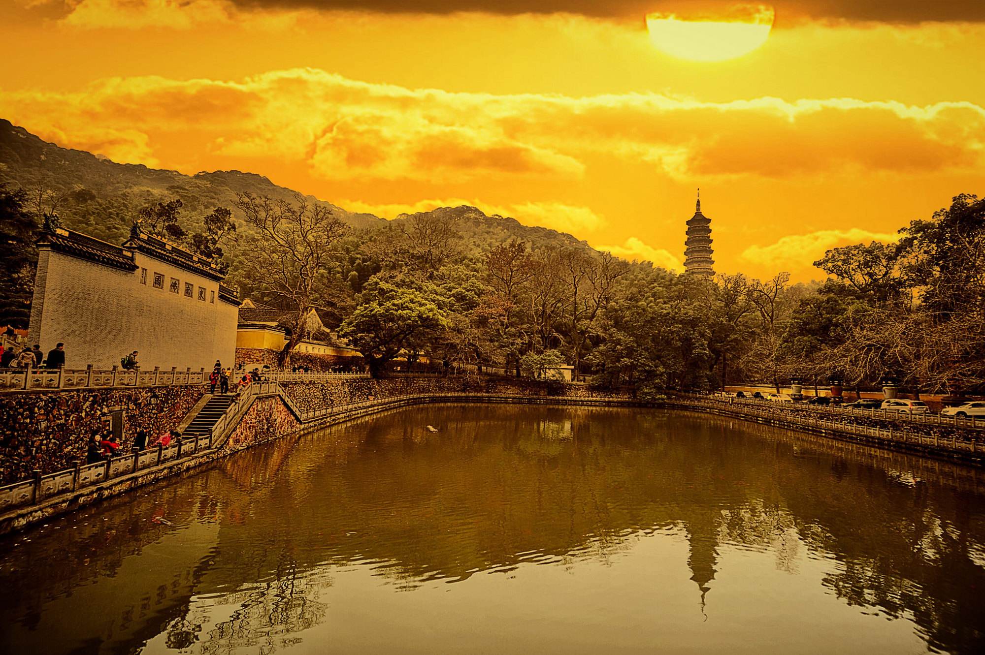 天真可爱的天童寺,像是湖面清澈的镜子