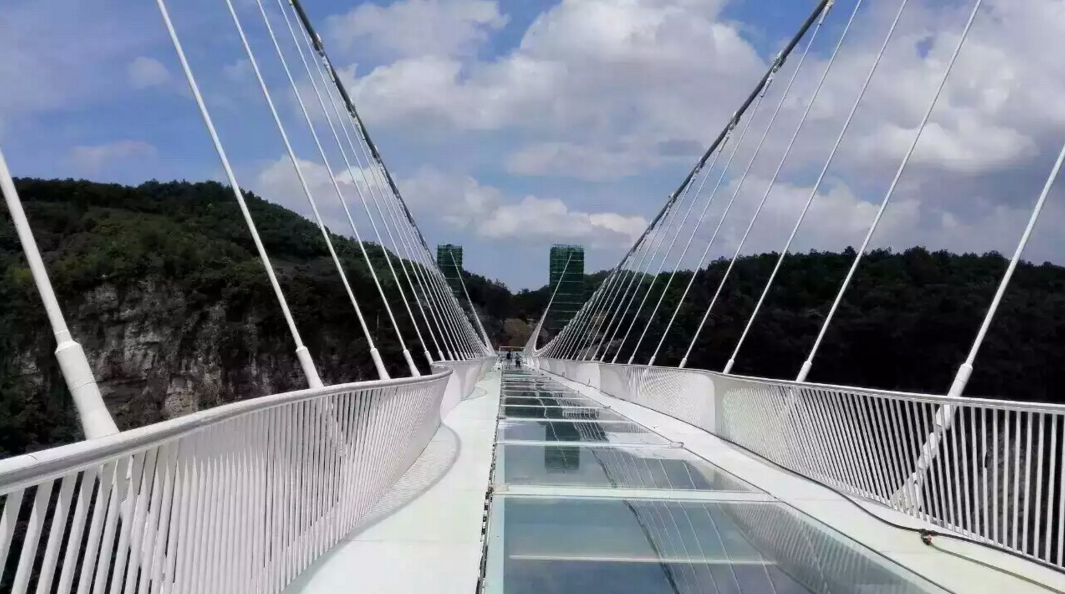 这种这么昂贵的玻璃桥,你觉得有必要造吗?欢迎大家在下面讨论!