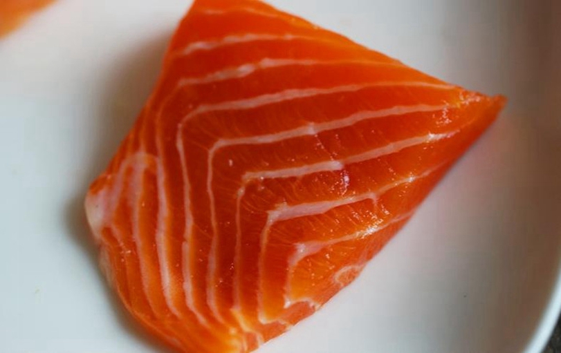 市场上出现"假冒"的三文鱼,模样口感都相似,无数人被蒙骗了