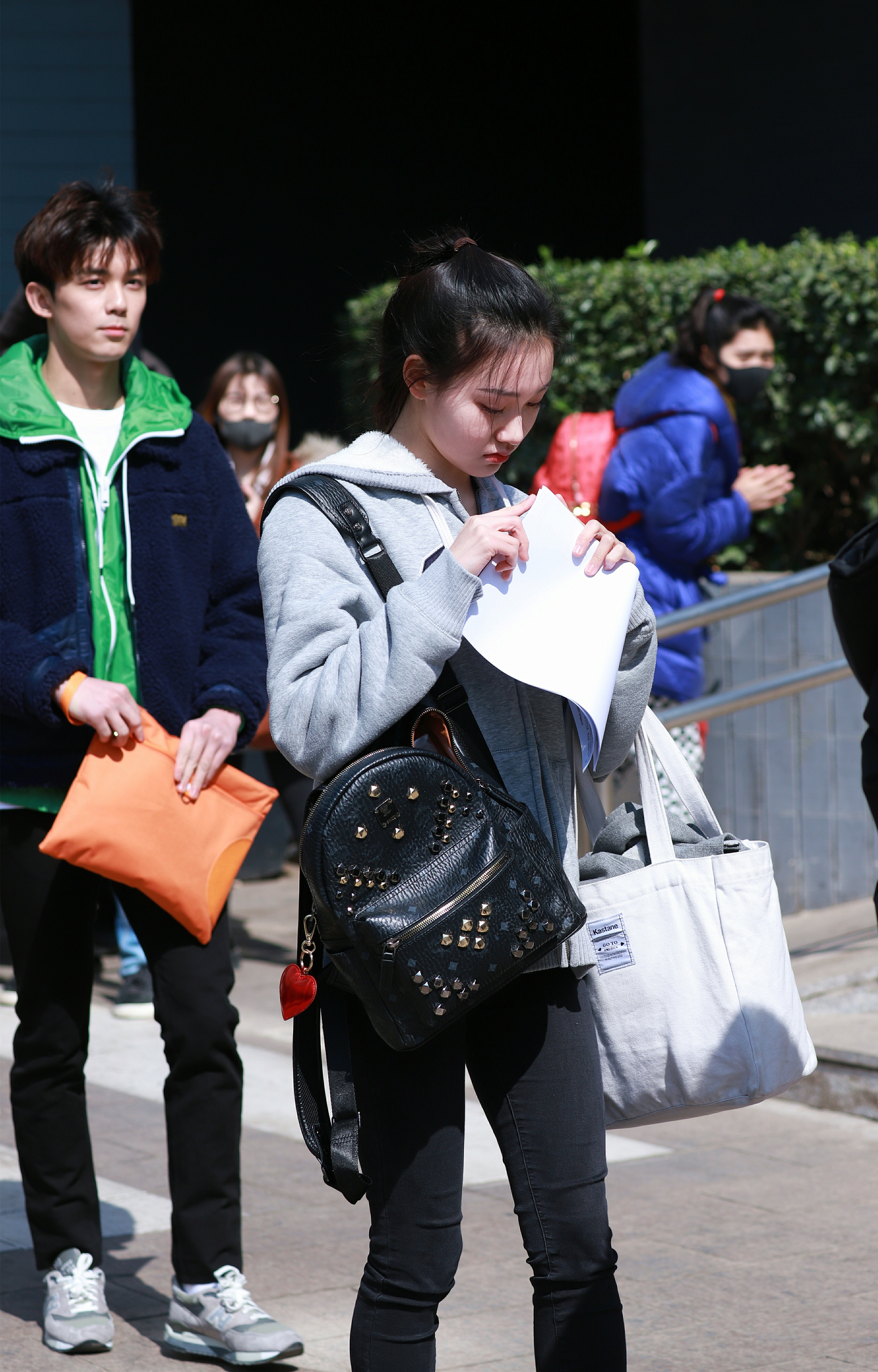 北电艺考四试现场,遇到一位清纯可爱,一笑很美的女生