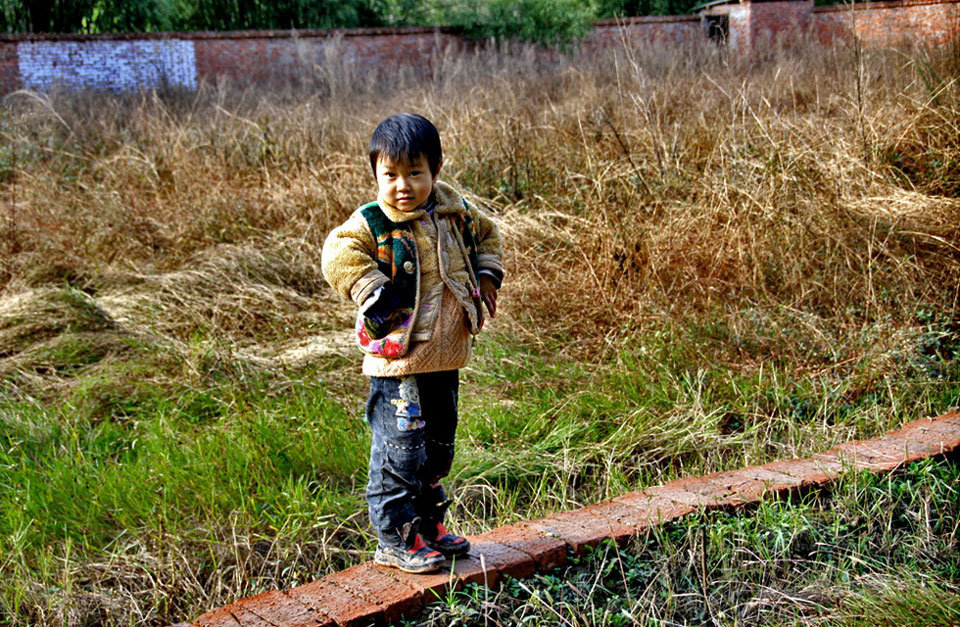 农村老话,"初一的娘娘,十五的官",这样的孩子真的有富贵命?