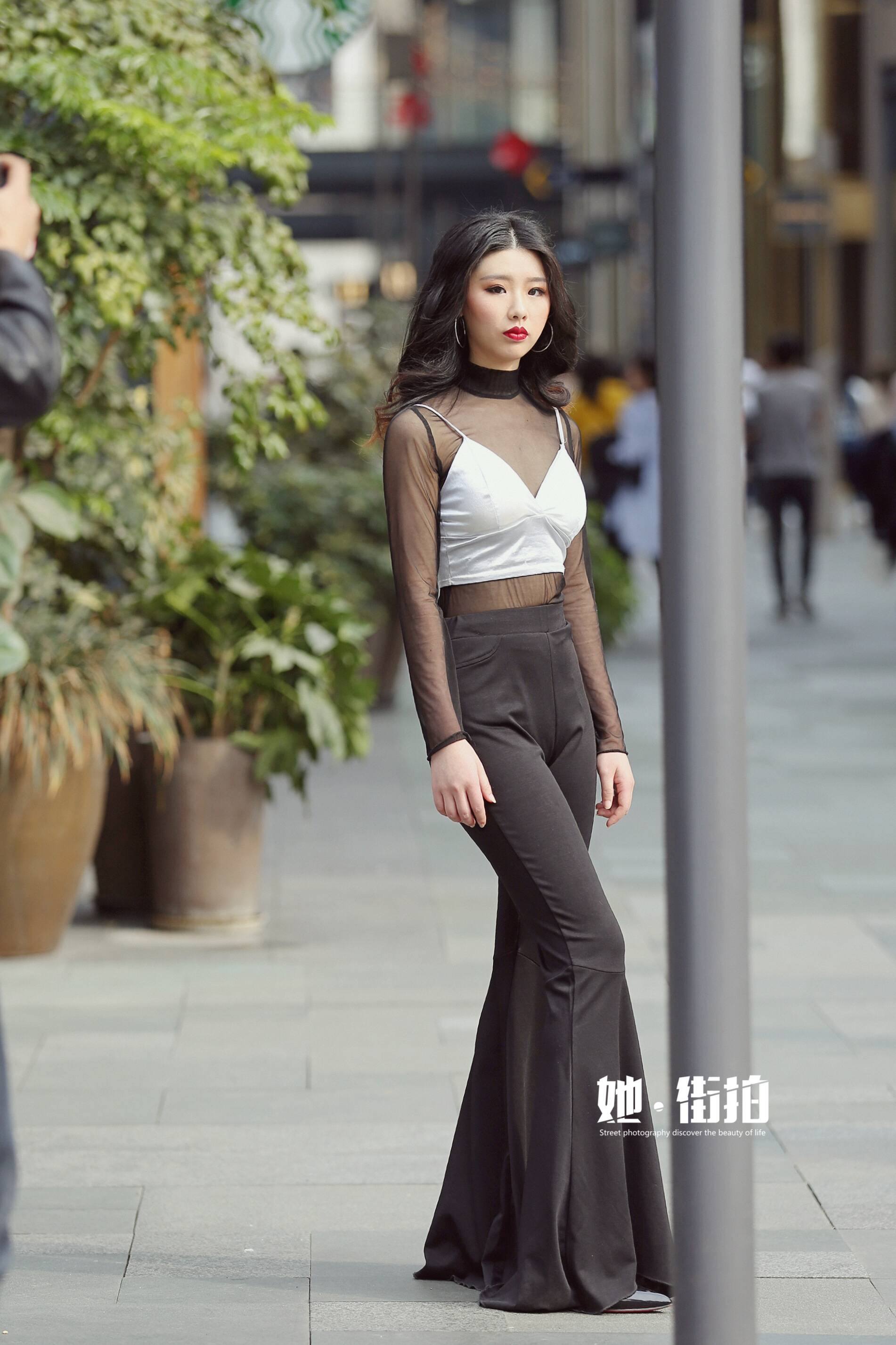小姐姐的身材性感的让人羡慕!