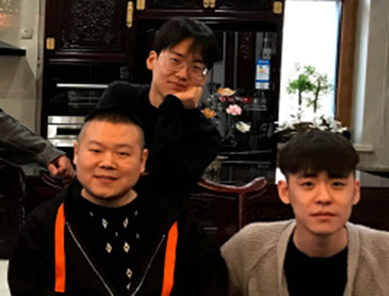 岳云鹏郭麒麟张云雷同框,照片高矮是否意味将来德云社排名?