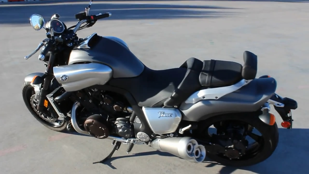 实拍雅马哈摩托v-max!