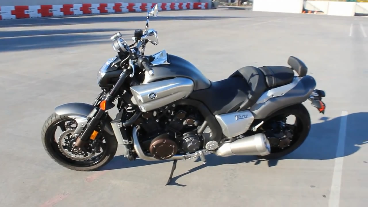 实拍雅马哈摩托v-max!