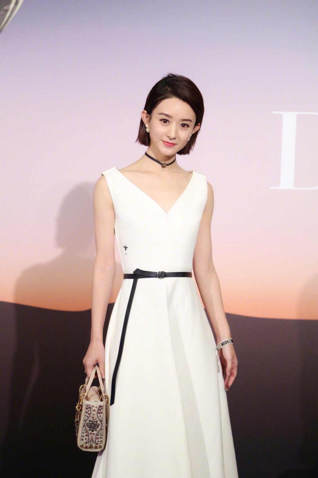 赵丽颖活动照曝光,一件t恤穿出时髦,不会用"土"黑她了!