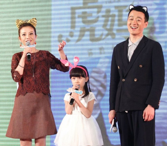 赵薇十岁女儿纪姿含长大了,美貌不输当年,整个娱乐圈多等她长大