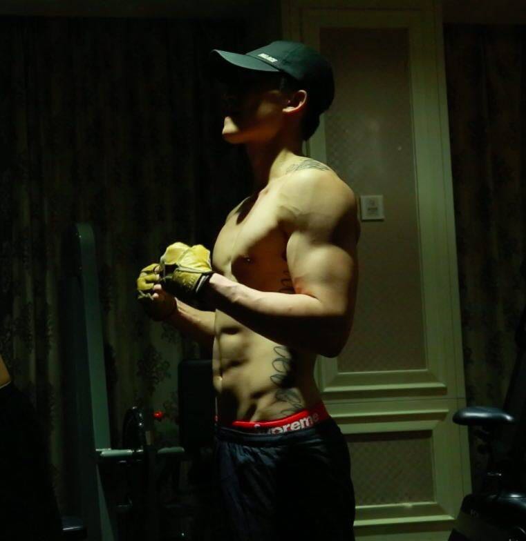 欧豪健身练出八块腹肌,也许这是金马最佳女主角马思纯爱他的原因