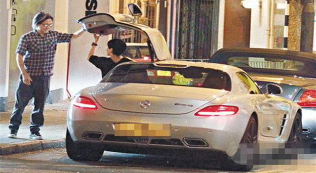 古惑仔大佬座驾,郑伊健开路虎,乌鸦开宝马,山鸡陈小春的最牛气