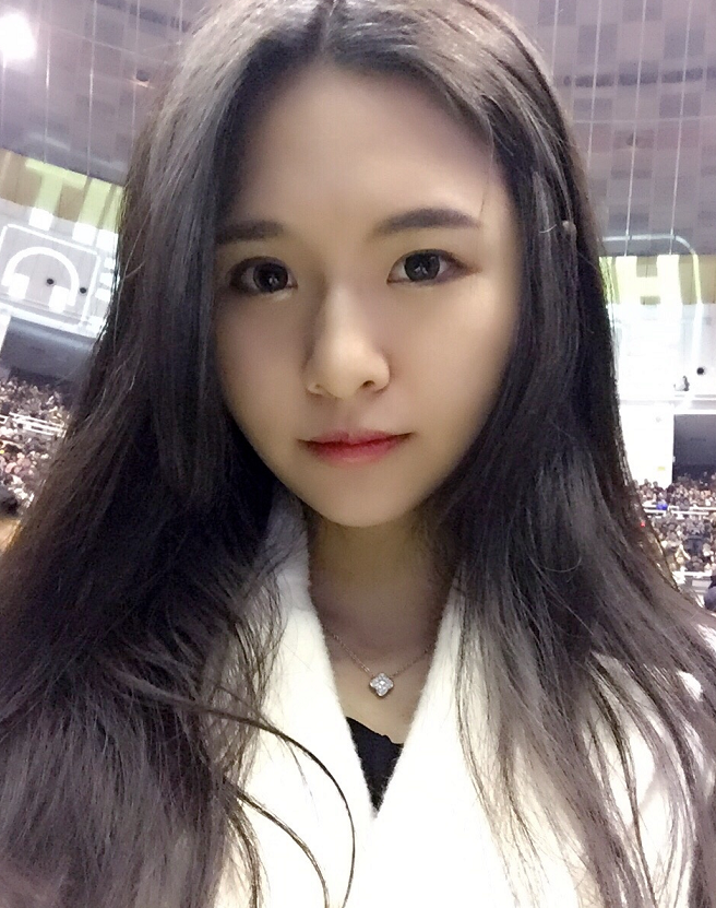 继美颜争议后阿冷晒6年前照片,网友:是斗鱼摄像头坏了