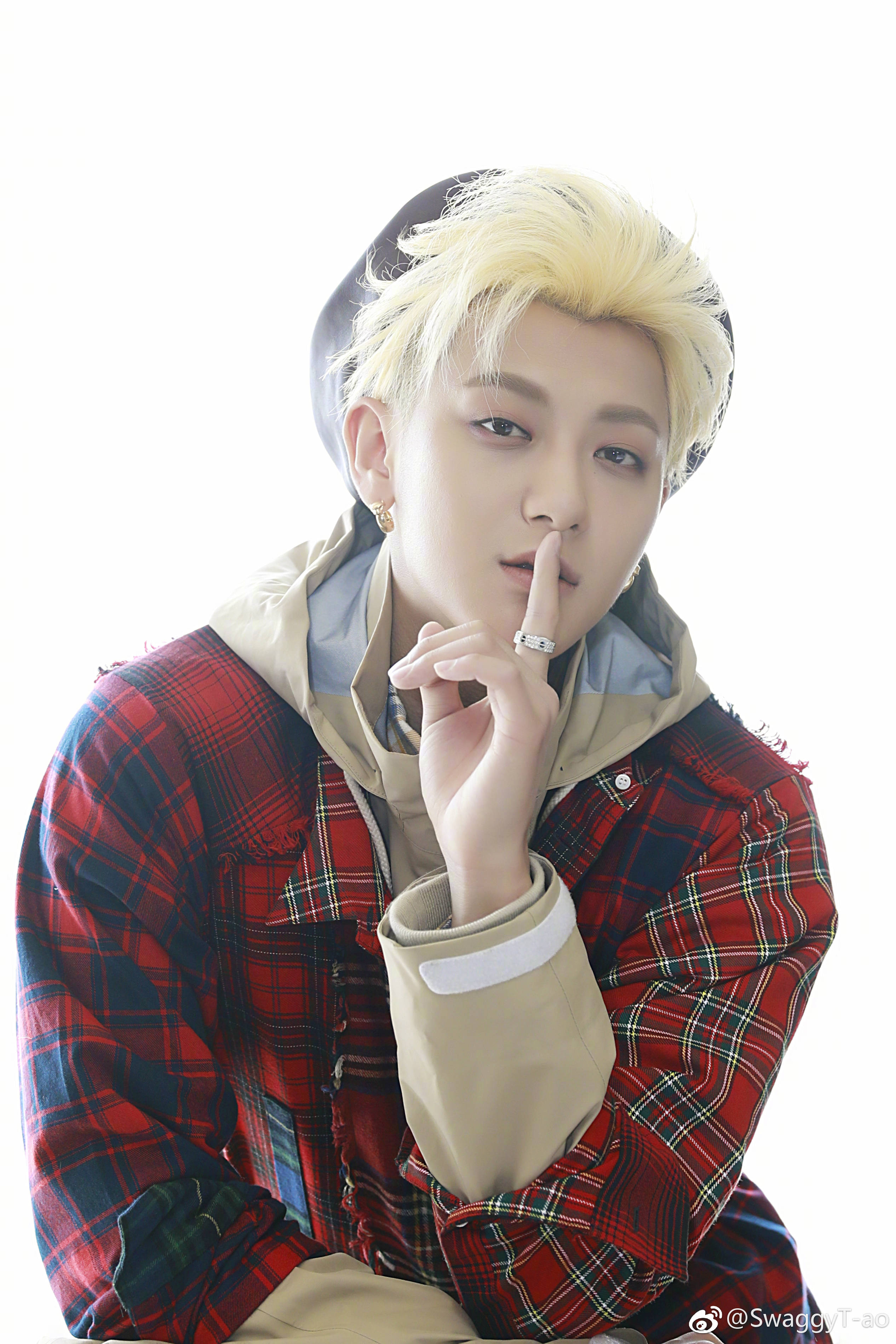 黄子韬那些值得收藏的时尚写真,将酷帅潮男气质诠释的淋漓尽致!