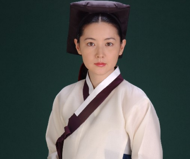 李英爱在《大长今》中的五款造型:图2显老,图4才让男主动了心!