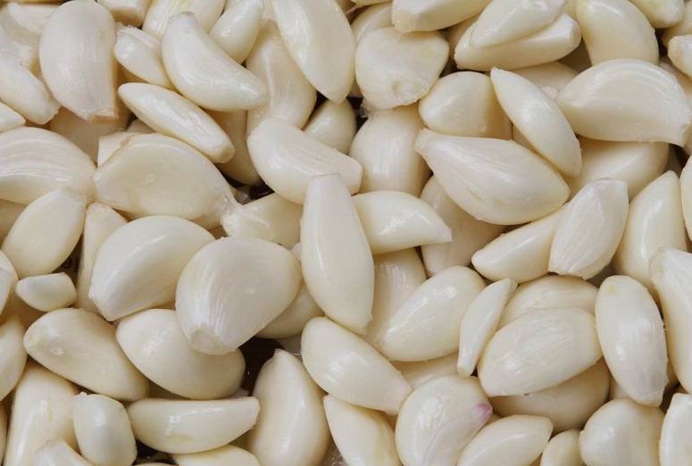 只需一瓣蒜,就能看出是不是地沟油,回家赶紧试试