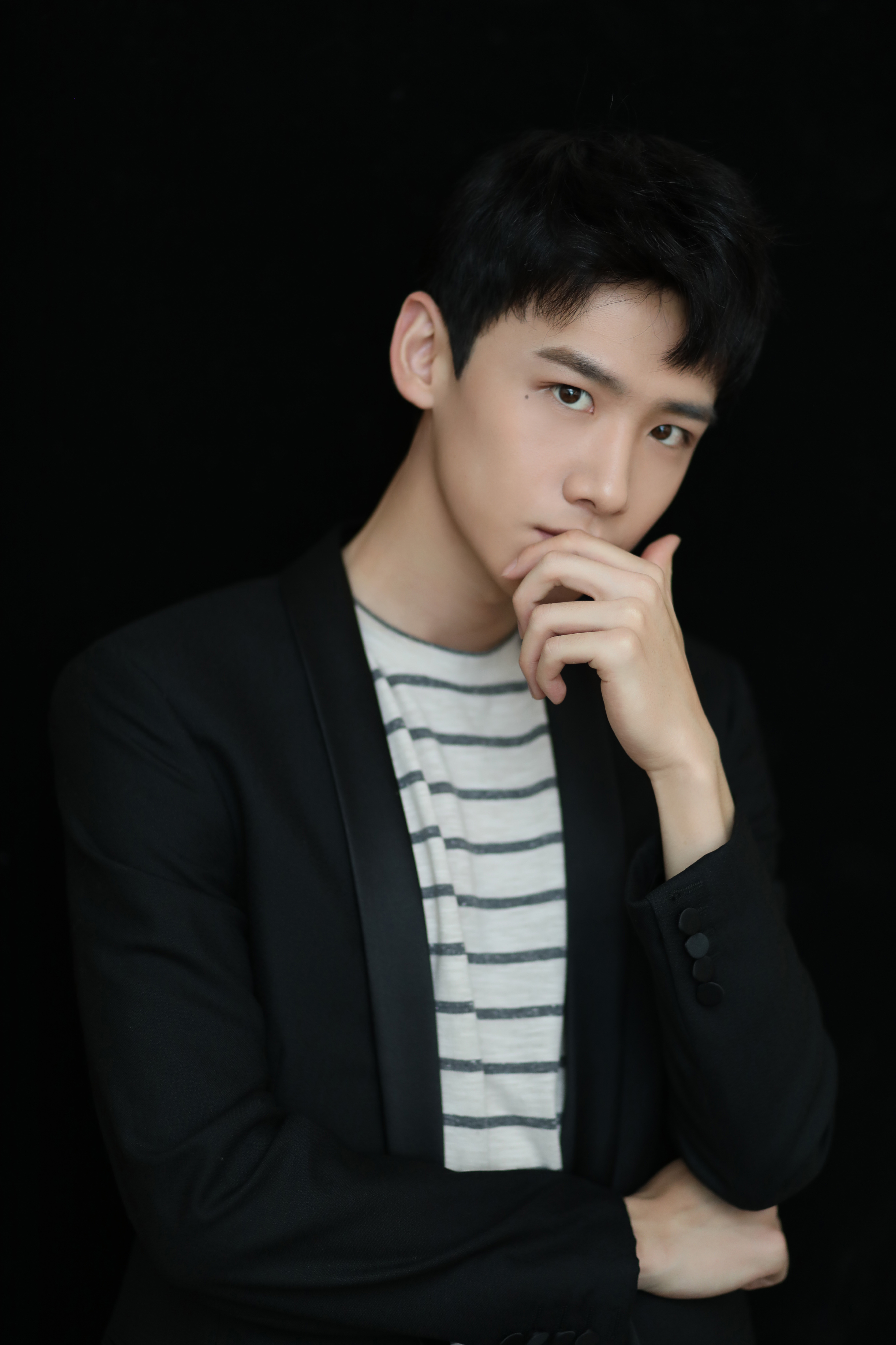 《匆匆那年》中羞涩又贴心的乔燃,《旋风少女》中绅