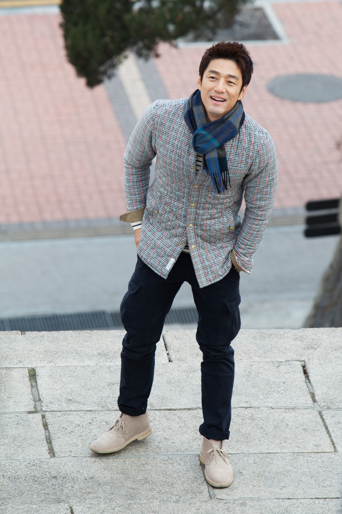 他是《迷雾》中的池珍熙,没想到现实生活中是一个爱笑的帅大叔