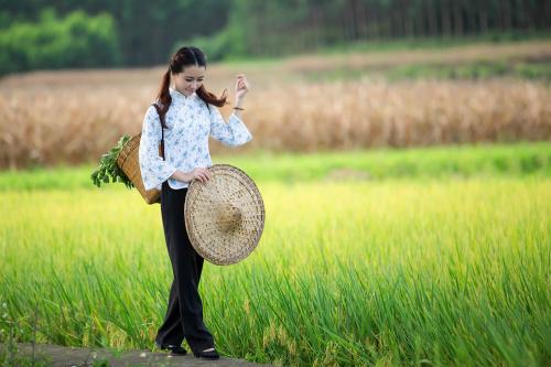 笑一笑十年少,请看趣图集锦(103)清纯美女之乡村姑娘