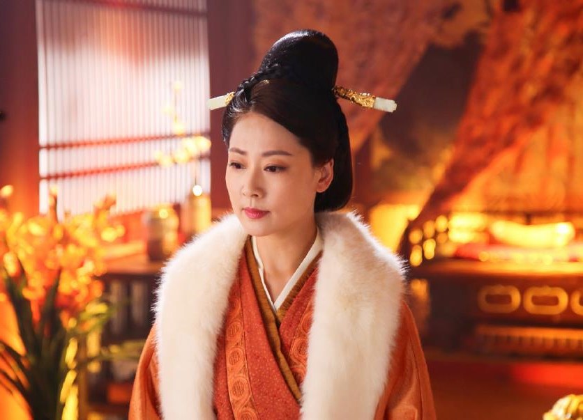 春诗(袁晓旭)春诗知道般若所有的事情,但她比般若看的更清楚,所以每当