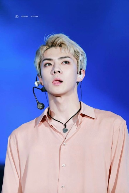 吴世勋不经意间的吐舌头合集,小呜呜一定是吃可爱长大的没错了