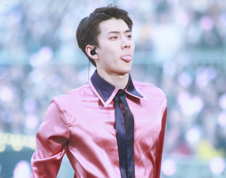 吴世勋不经意间的吐舌头合集,小呜呜一定是吃可爱长大的没错了