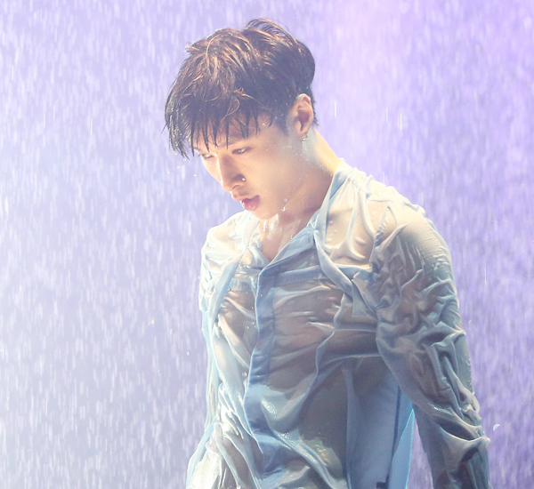 男星湿身照,李晨帅气,井柏然高冷,张艺兴简直要帅"炸屏"!