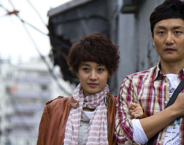 马伊琍在《双城生活》中的四款造型:图2有点酷,图4是情侣装!