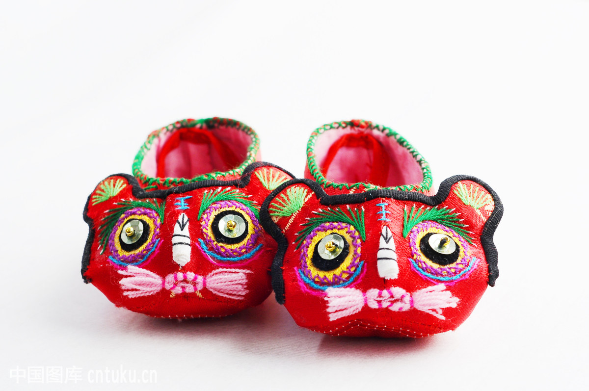 鞋上一只小老虎,额上大王显威风,这样的鞋子你穿过吗