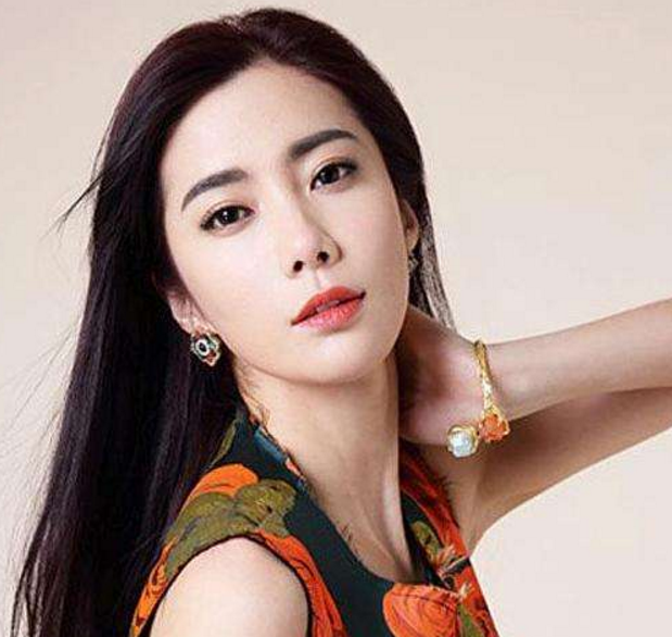 美女演员王珂的美照,你最喜欢哪一张照片