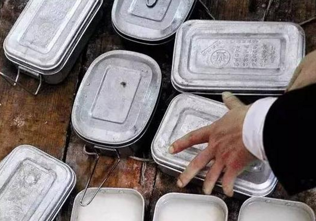 农村80后的饭盒回忆,看完忍不住泪奔了,再也回不到过去了!