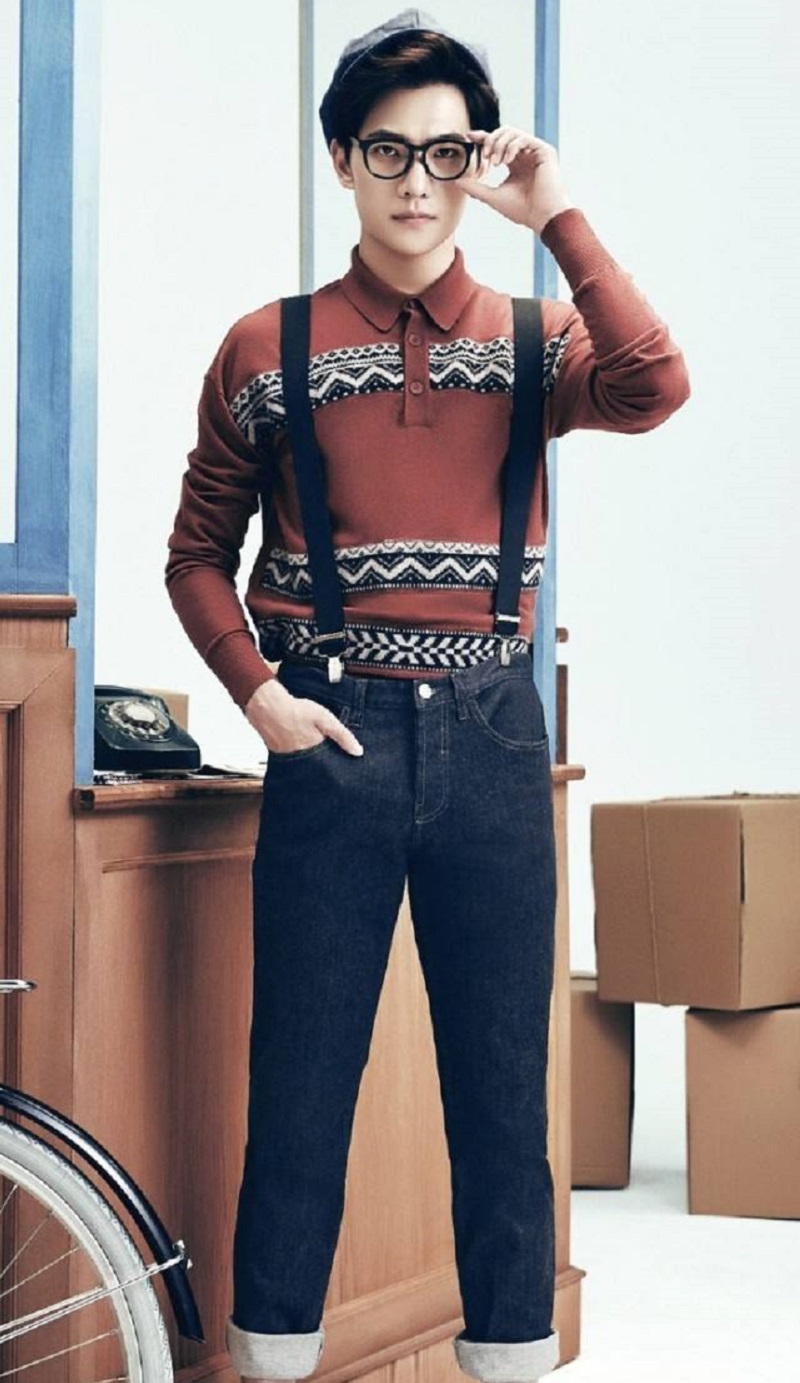 穿背带裤的男明星,鹿晗复古,朱正廷超个性,杨洋的像个小书童!