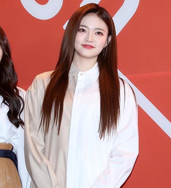 高娜恩出席时装周活动