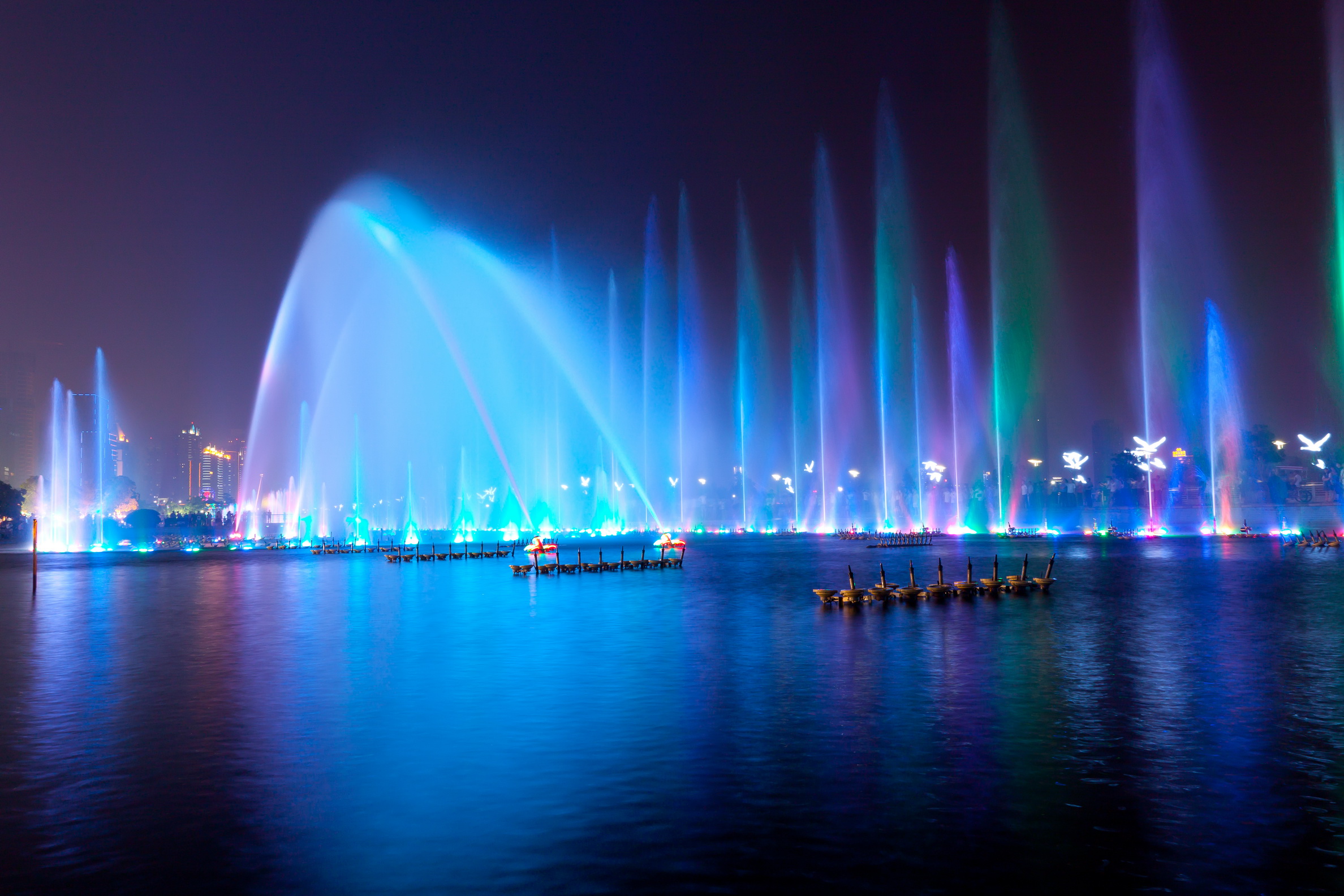 秋水广场的音乐喷泉,全天开放,适合一年四季游玩