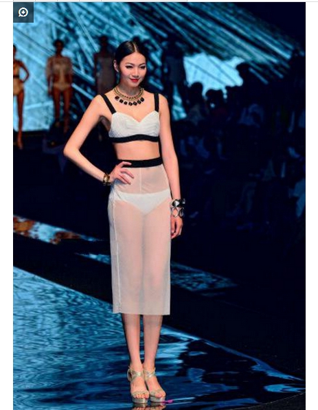 这位拥有大长腿的女孩叫董蕾,身高182cm,学幼师的她因为大长腿和好