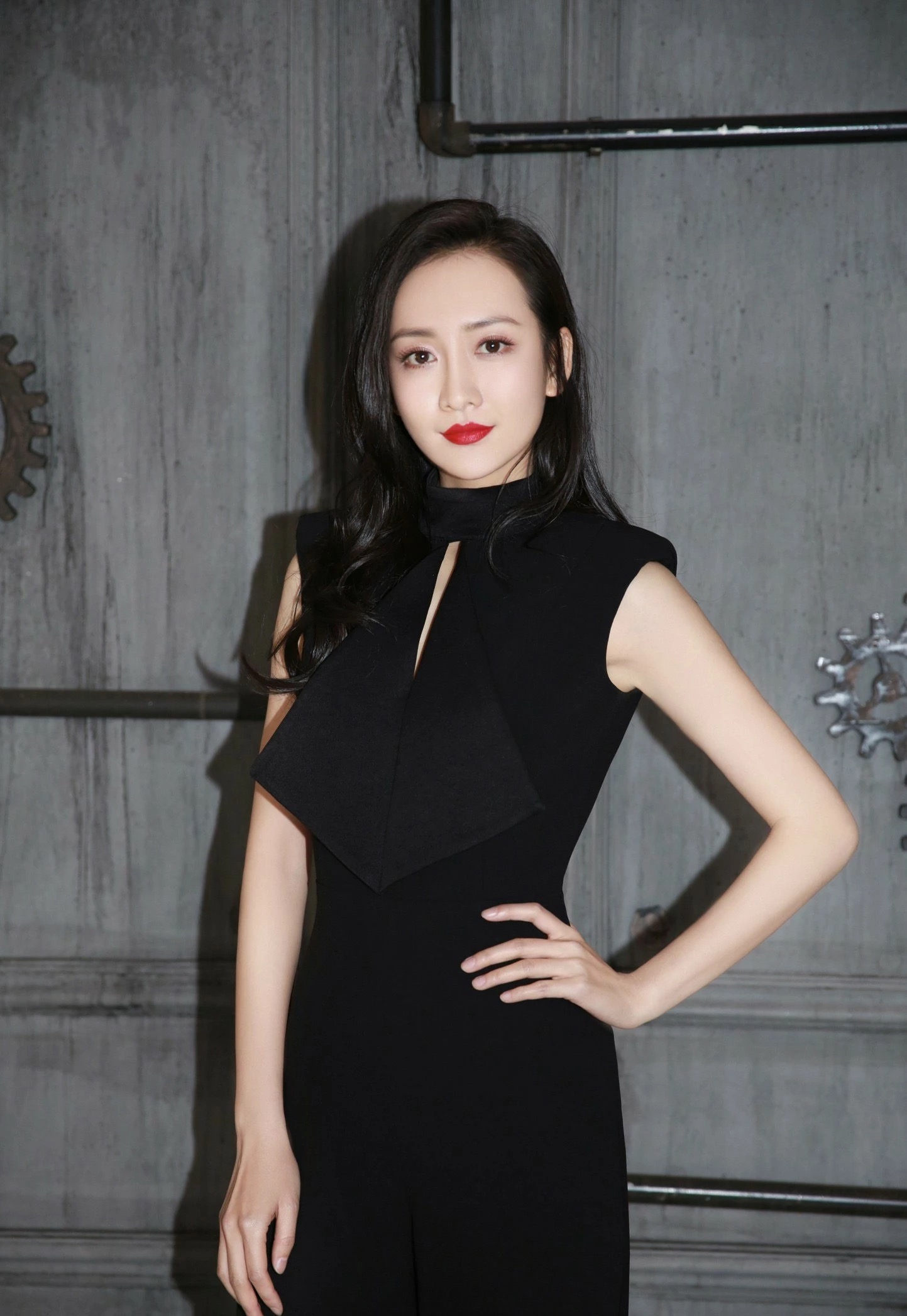 王鸥时尚礼服装扮,尽显大气女神气质