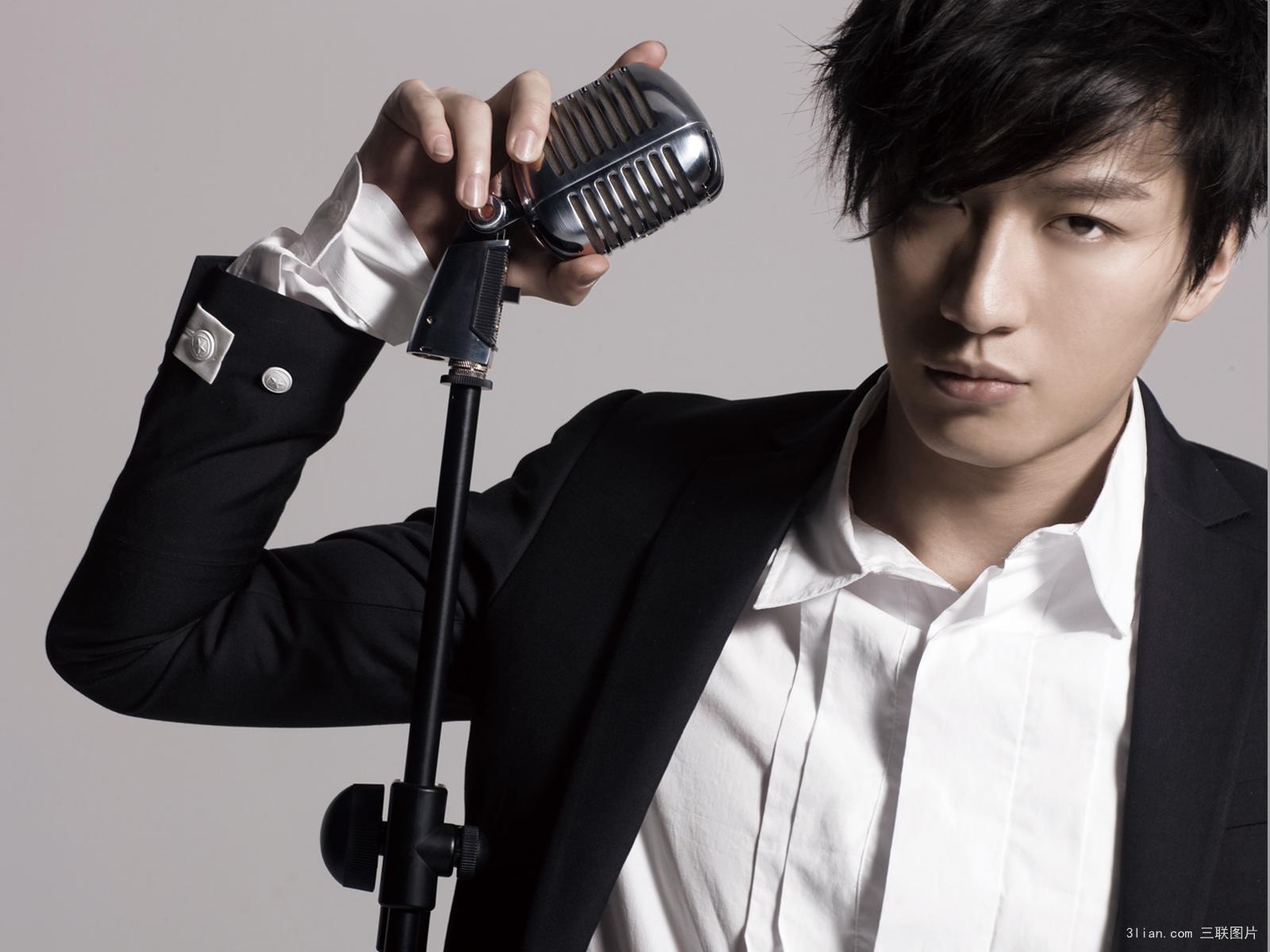 1.乔任梁的6张高清写真:图2最拉风,图4最妖娆,图6最适合做壁纸!