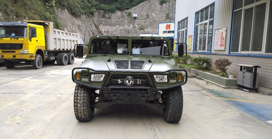 退伍兵哥提东风猛士,坐进车内的那一刻,感觉就像上了公交车