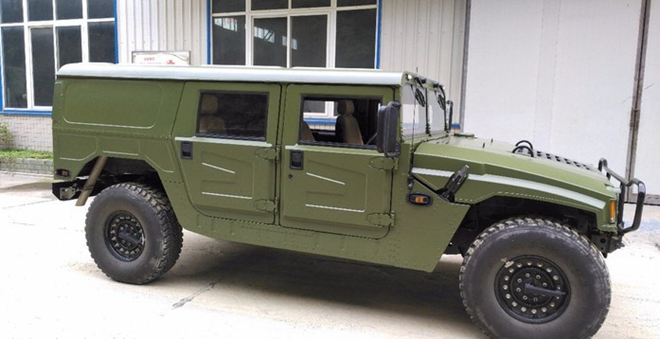 退伍兵哥提东风猛士,坐进车内的那一刻,感觉就像上了公交车