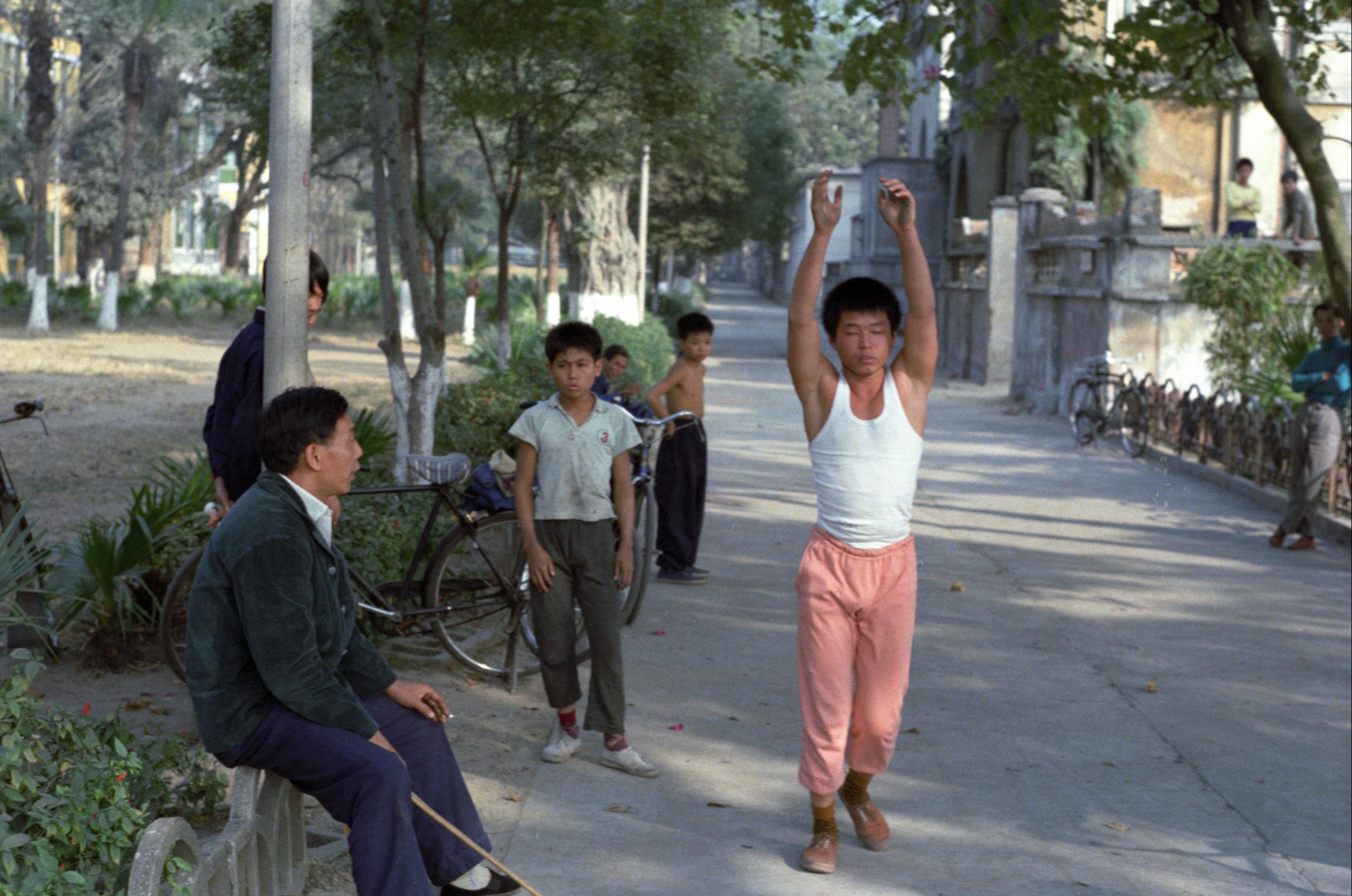 80年代的老照片,图2令人好舒畅,看完最后一张眼眶湿润了!