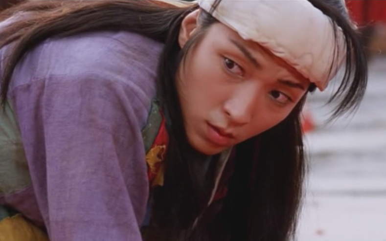 孔吉不愧是王的男人,一双凤眼含情脉脉太迷人,你被他撩到了吗