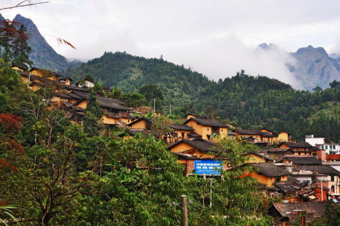大瑶山深处的六巷乡,一个不为外人所知的原始小山村