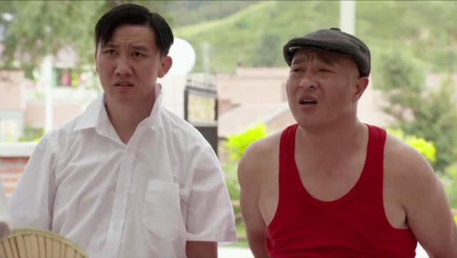 盘点明星剧中穿背心,除了赵四的红背心,就服彪哥的花豹纹