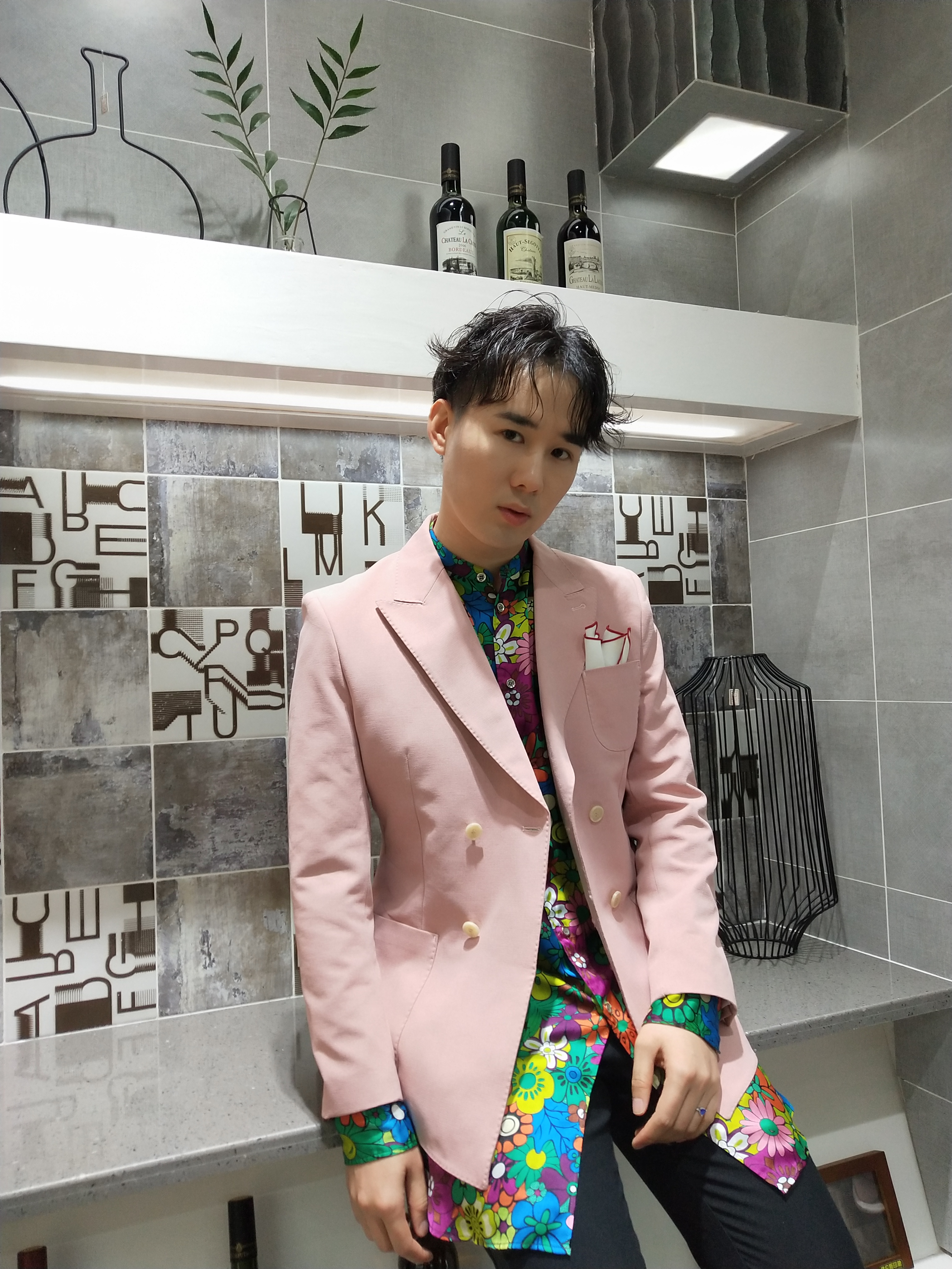 专访孔雀哥哥:舞台上很自信 生活中却有交际恐惧症!