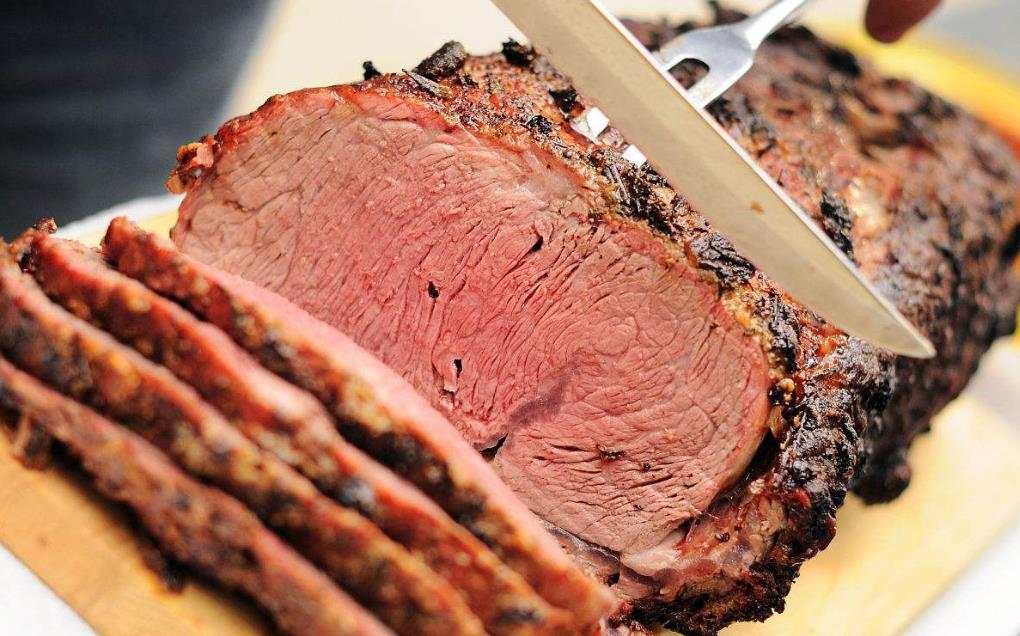 巴西,烤牛肉,烤牛肉是巴西民间最受欢迎的一道菜,也是宴请上等宾客时