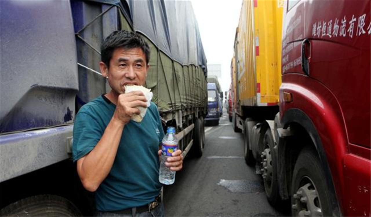 为什么很多货车司机纷纷卖车转行?背后的原因令人心酸!