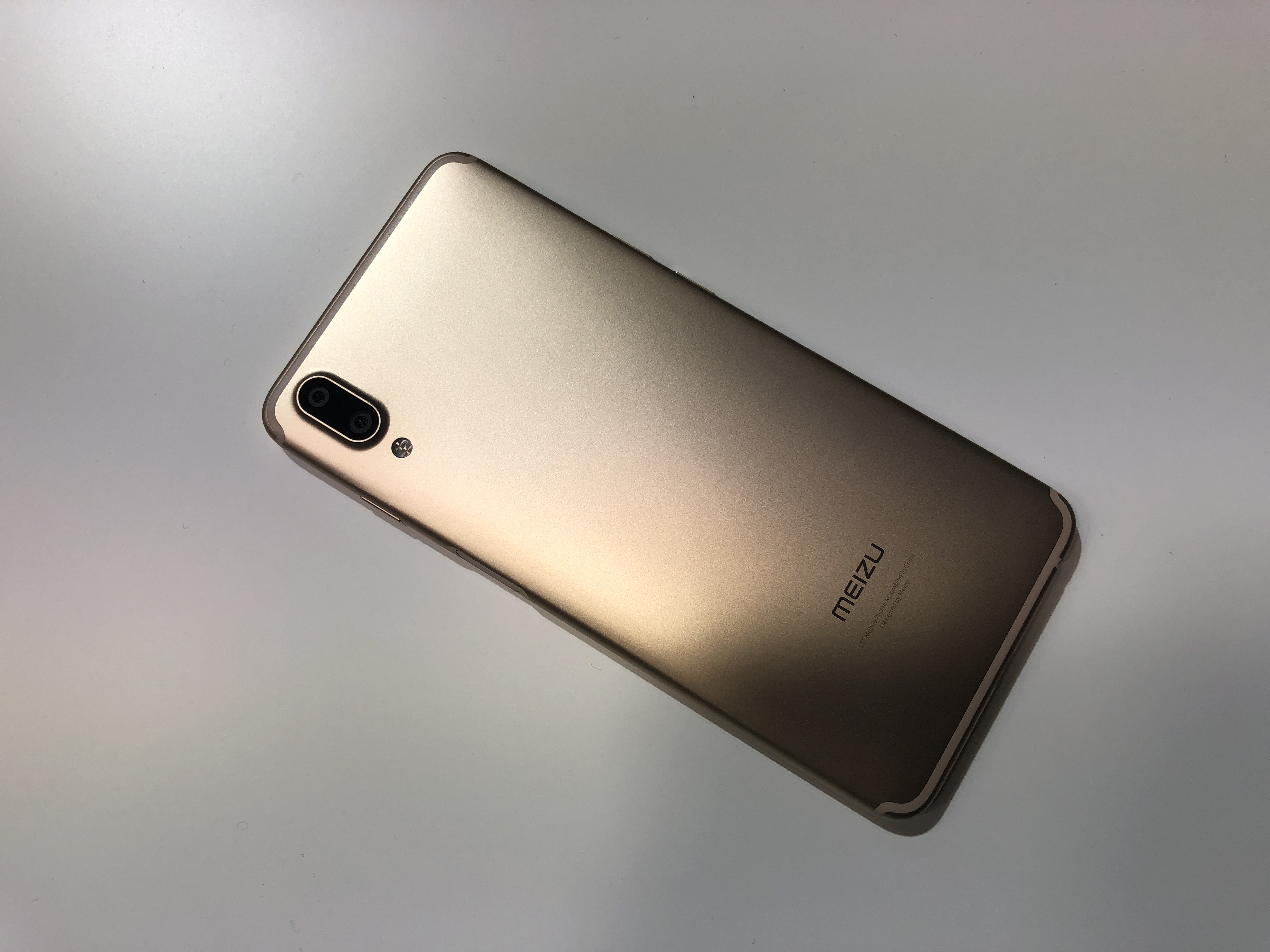 魅蓝e3真机图赏:1799元!骁龙636 6gb大内存还配旗舰双摄!