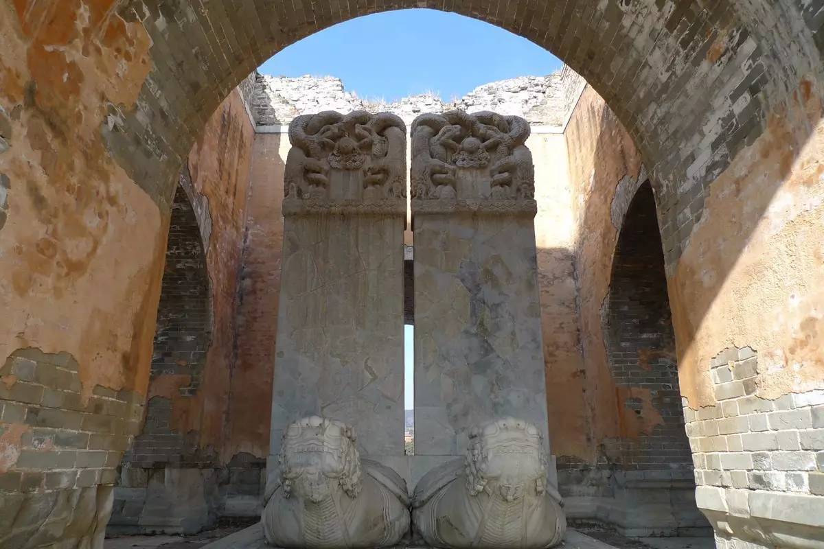 康熙帝陵寝经历两次失火和盗墓事件,如今却成了这副模样!