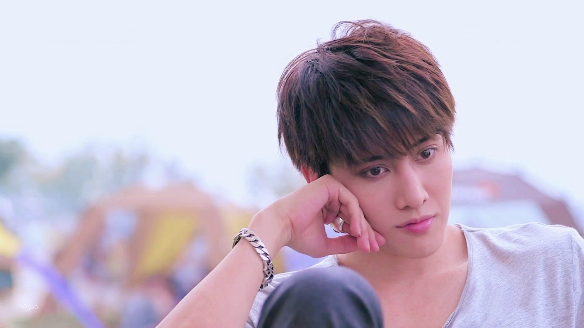 mike长发造型像原来是美男,与哥哥合照傻傻分不清哪个是mike?