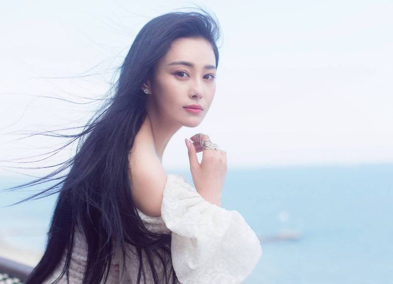 张馨予:出道前有各种不堪黑历史 ,心机晒与吴卓羲床照公开恋情 .