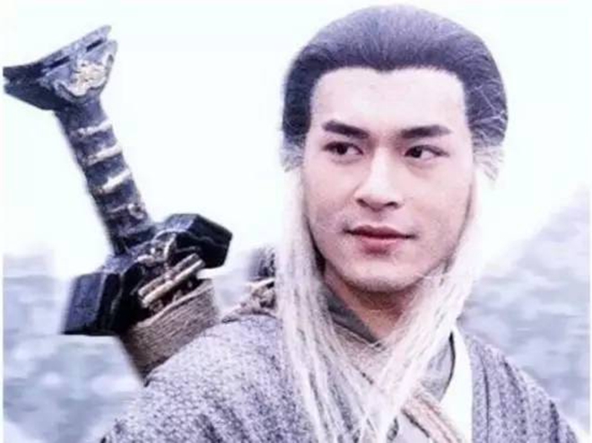 古装剧中背宝剑的大侠,陈伟霆最帅,胡歌最经典!