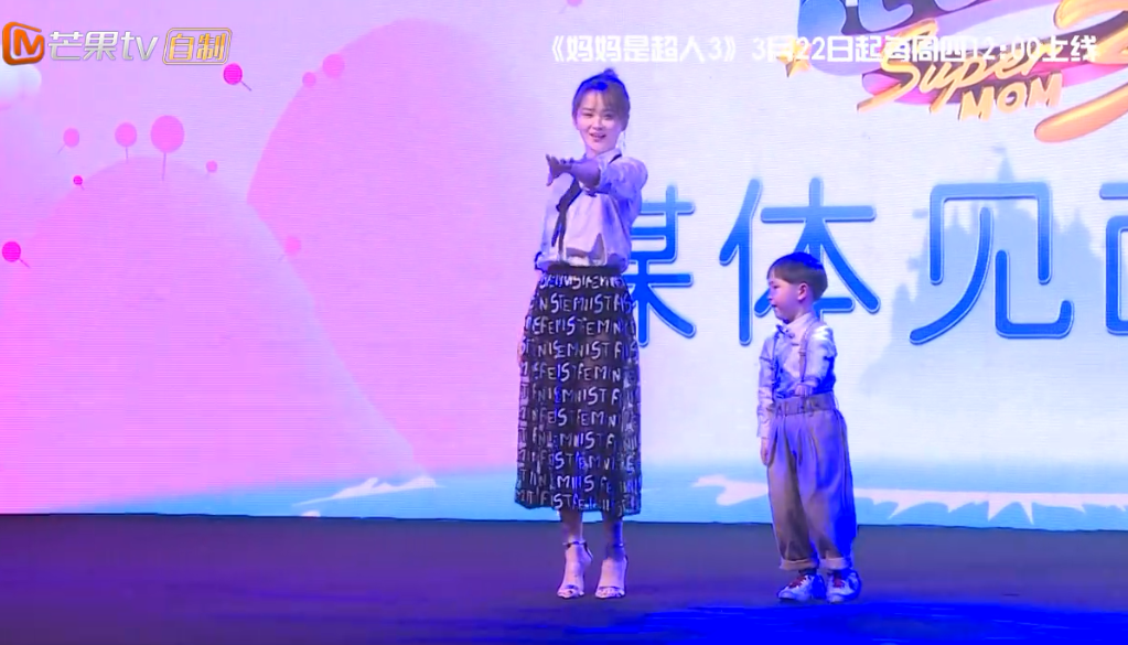 妈妈是超人3:邓莎和大麟子一起跳海藻舞,画风很卡哇伊